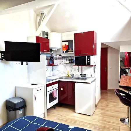 08 - Tres Joli Studio Tout Equipe Avec Parking Privatif Gratuit, Grand Fourgon Possible, Tout Le Linge De Maison Est Fourni Razac-sur-l'Isle Exterior photo