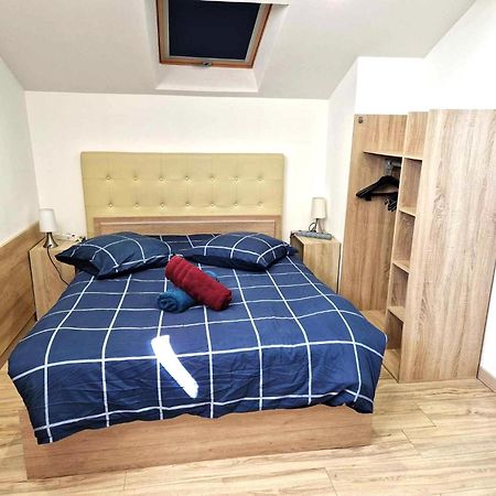 08 - Tres Joli Studio Tout Equipe Avec Parking Privatif Gratuit, Grand Fourgon Possible, Tout Le Linge De Maison Est Fourni Razac-sur-l'Isle Exterior photo