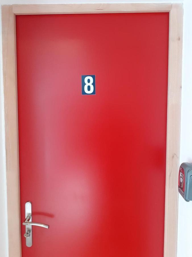 08 - Tres Joli Studio Tout Equipe Avec Parking Privatif Gratuit, Grand Fourgon Possible, Tout Le Linge De Maison Est Fourni Razac-sur-l'Isle Exterior photo