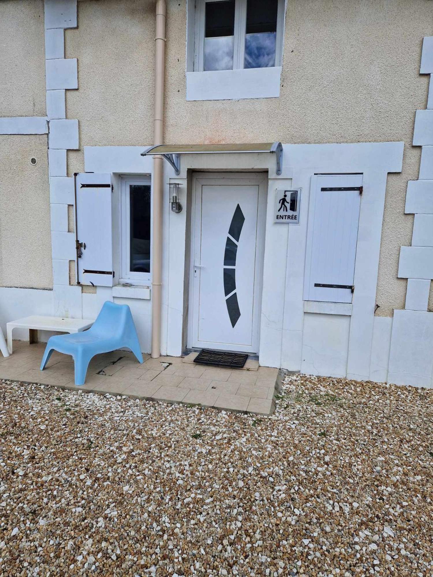 08 - Tres Joli Studio Tout Equipe Avec Parking Privatif Gratuit, Grand Fourgon Possible, Tout Le Linge De Maison Est Fourni Razac-sur-l'Isle Exterior photo