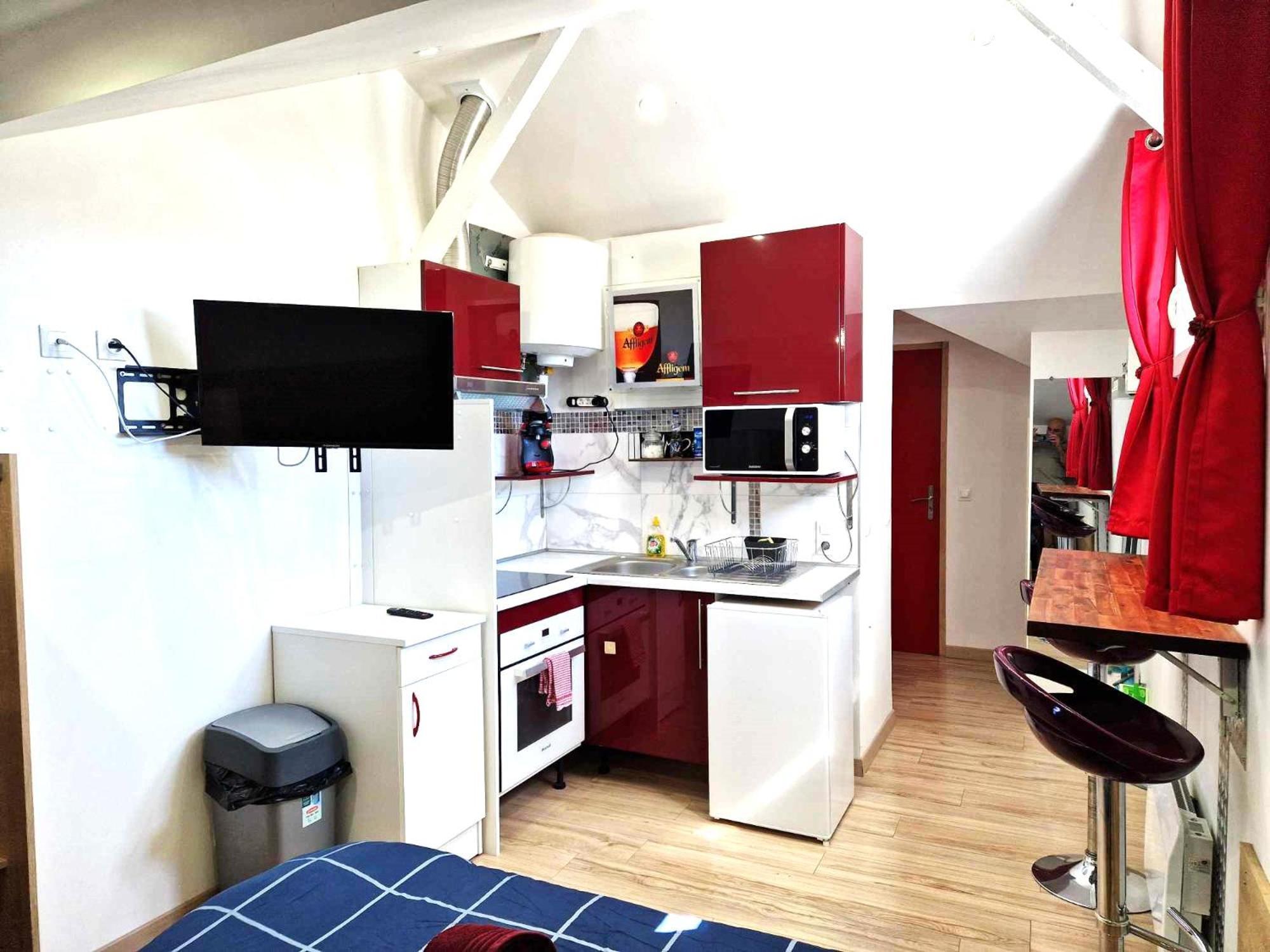 08 - Tres Joli Studio Tout Equipe Avec Parking Privatif Gratuit, Grand Fourgon Possible, Tout Le Linge De Maison Est Fourni Razac-sur-l'Isle Exterior photo