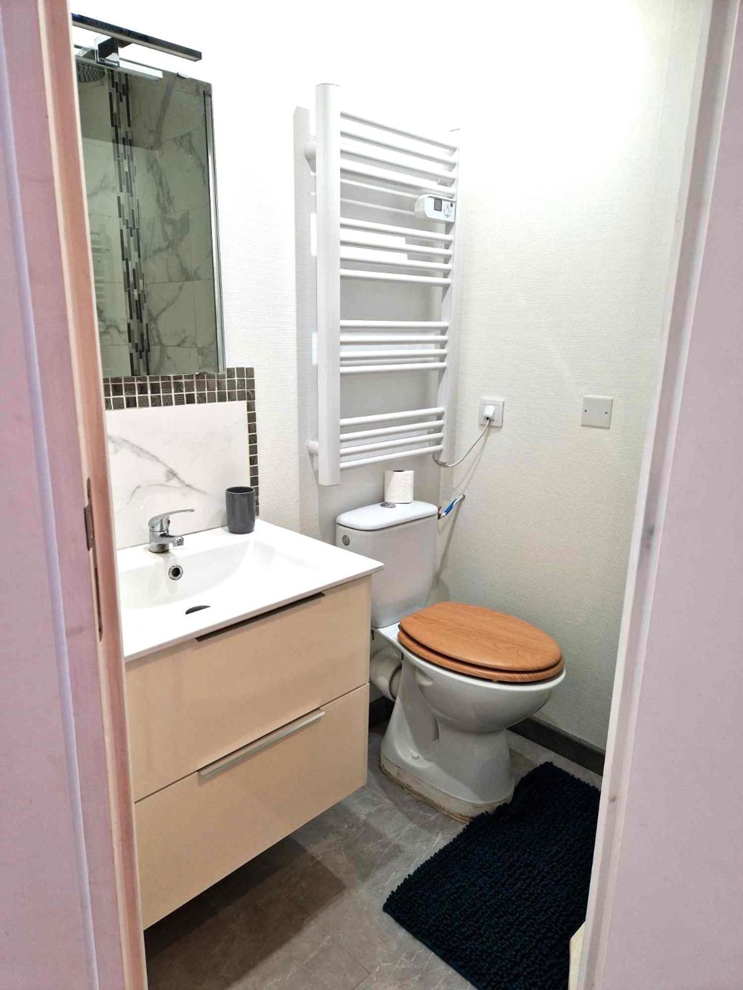 08 - Tres Joli Studio Tout Equipe Avec Parking Privatif Gratuit, Grand Fourgon Possible, Tout Le Linge De Maison Est Fourni Razac-sur-l'Isle Exterior photo