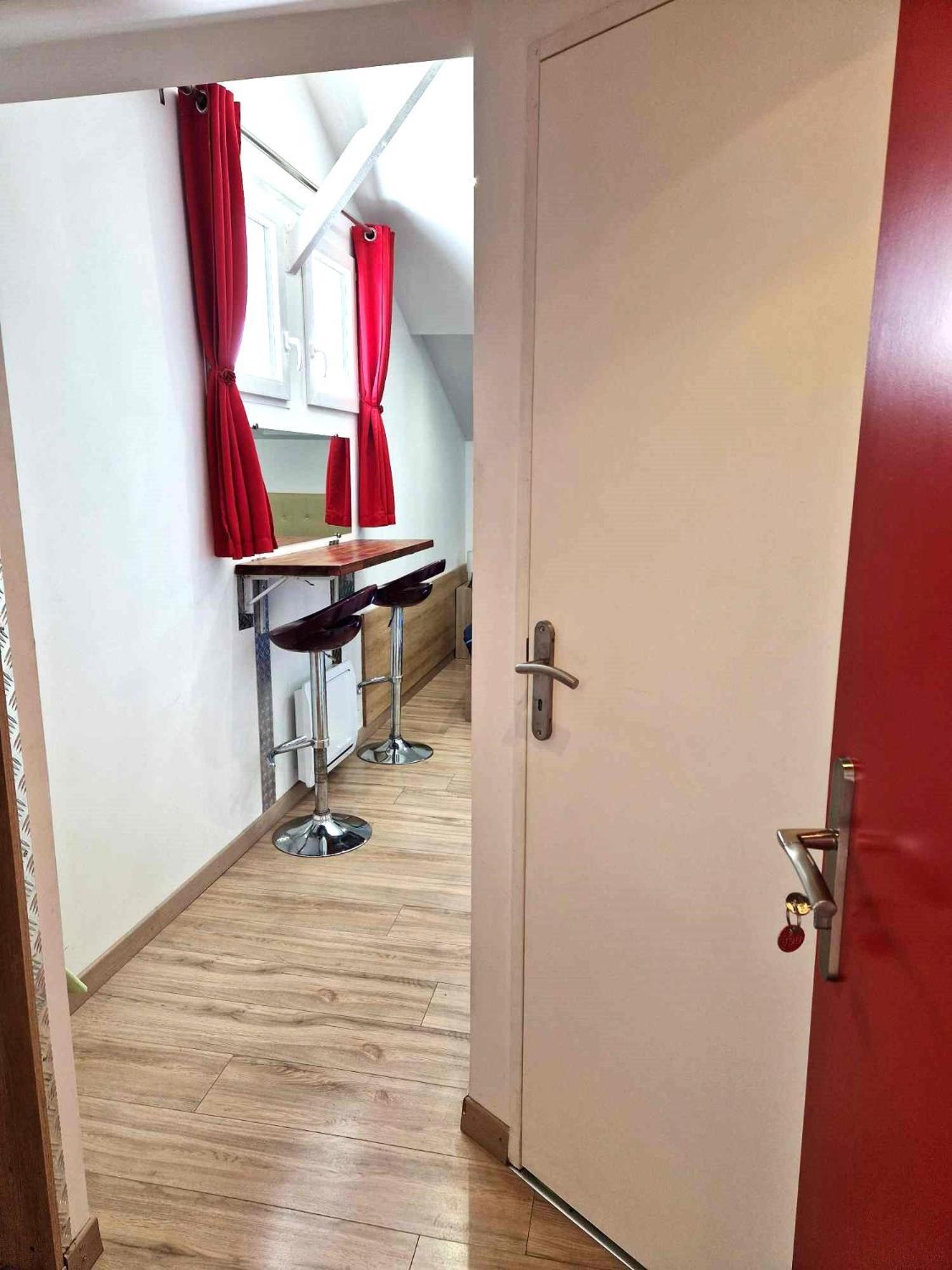 08 - Tres Joli Studio Tout Equipe Avec Parking Privatif Gratuit, Grand Fourgon Possible, Tout Le Linge De Maison Est Fourni Razac-sur-l'Isle Exterior photo