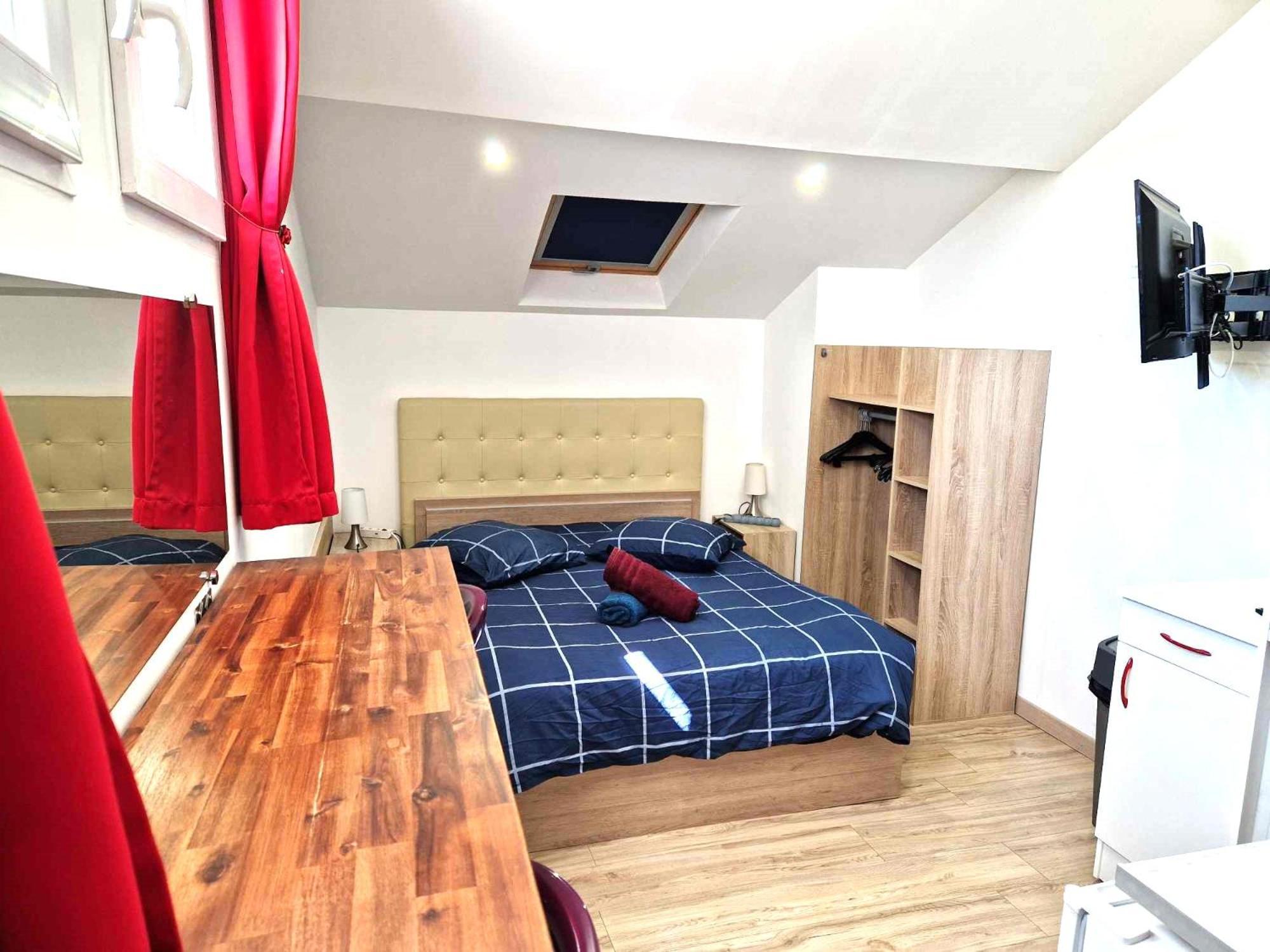 08 - Tres Joli Studio Tout Equipe Avec Parking Privatif Gratuit, Grand Fourgon Possible, Tout Le Linge De Maison Est Fourni Razac-sur-l'Isle Exterior photo